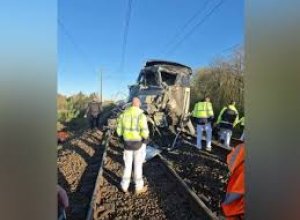 Во Франции поезд столкнулся с грузовиком: один погибший, 30 пострадавших
