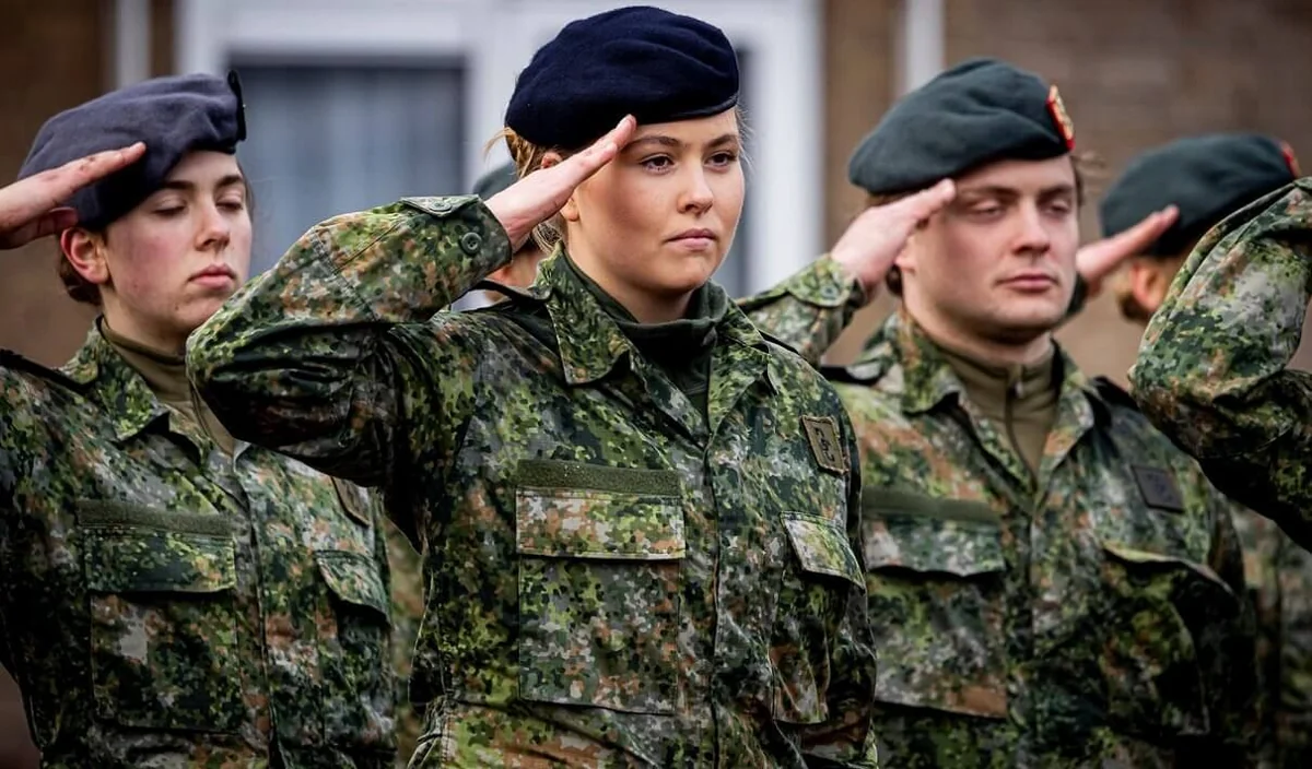 Кронпринцесса Нидерландов Амалия начала службу в ВВС страны в звании капрала