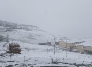 В Азербайджане идет снег