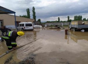 МЧС устраняет последствия ливней - Видео