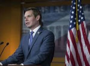 Демократы призвали армянского лоббиста Суолвелла подать в отставку на фоне скандала с насилием