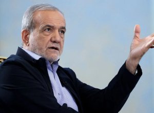 Пезешкиан выразил солидарность с Папой Львом XIV после критики со стороны Трампа