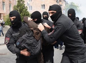 В Армении задержали сторонников партии Карапетяна