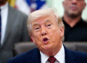 Трамп заявил о продлении режима прекращения огня с Ираном