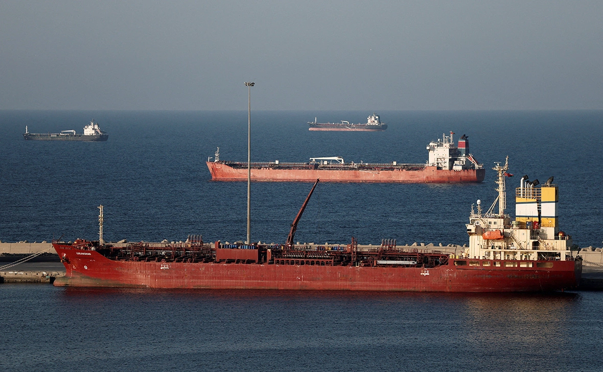 Иран задержал в Ормузском проливе два иностранных судна