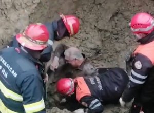 В Гобустане во время земляных работ произошел обвал грунта: есть погибший и пострадавший-ВИДЕО