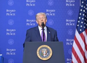 Стрелявший на приеме в Вашингтоне имел при себе несколько видов оружия - Трамп