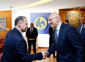 Эльчин Амирбеков и замглавы МИД Италии обсудили визит Мелони в Баку