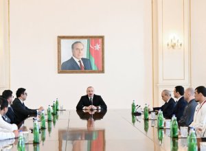 Ильхам Алиев встретился с азербайджанскими борцами-ФОТО