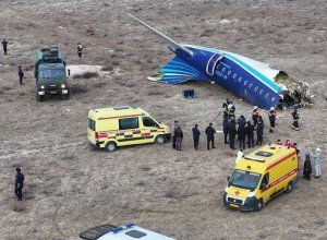 Минтранс Казахстана продолжает расследование крушения самолета AZAL близ Актау
