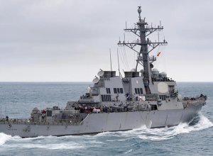 Эсминец США Higgins остался без света из-за неисправности электрики