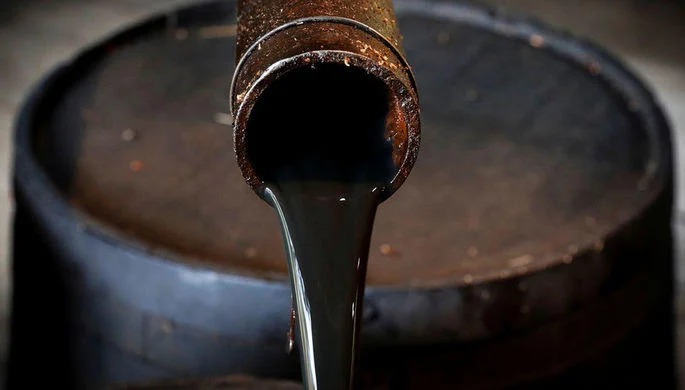 Нефть подешевела