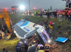 В Малатье перевернулся автобус, есть погибшие и пострадавшие