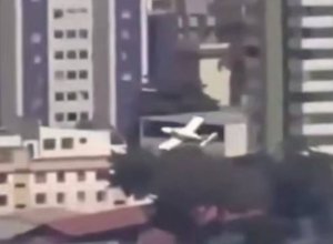 Самолет врезался в жилой дом в Бразилии
