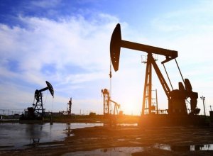 На мировом рынке нефть подешевела почти на 2 доллара