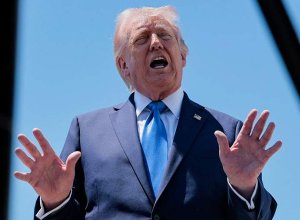 Трамп пригрозил ЕС повышением тарифов при невыполнении условий торговой сделки