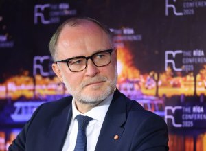 Глава Минобороны Латвии подал в отставку