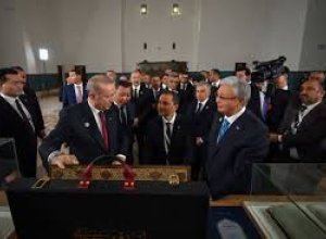 Эрдоган передал мавзолею Ахмеда Ясави старинный рукописный Коран