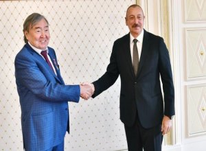 Ильхам Алиев поздравил Олжаса Сулейменова