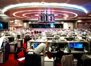 Индекс Гонконгской фондовой биржи упал более чем на 350 пунктов