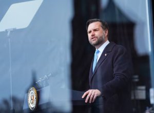 Вэнс: США и Иран близки к сделке, но риск войны сохраняется