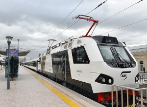 Ажиотаж в кассах: стартовала продажа билетов на поезд Баку–Тбилиси