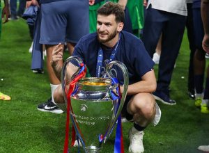 Кварацхелию признали игроком сезона в Лиге чемпионов