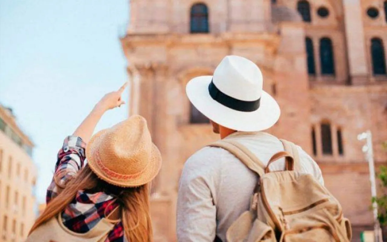 Azərbaycana gələn turistlərin sayı niyə azalıb? - AÇIQLAMA