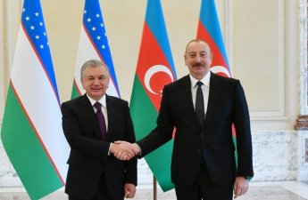 Şavkat Mirziyoyev İlham Əliyevi TƏBRİK ETDİ