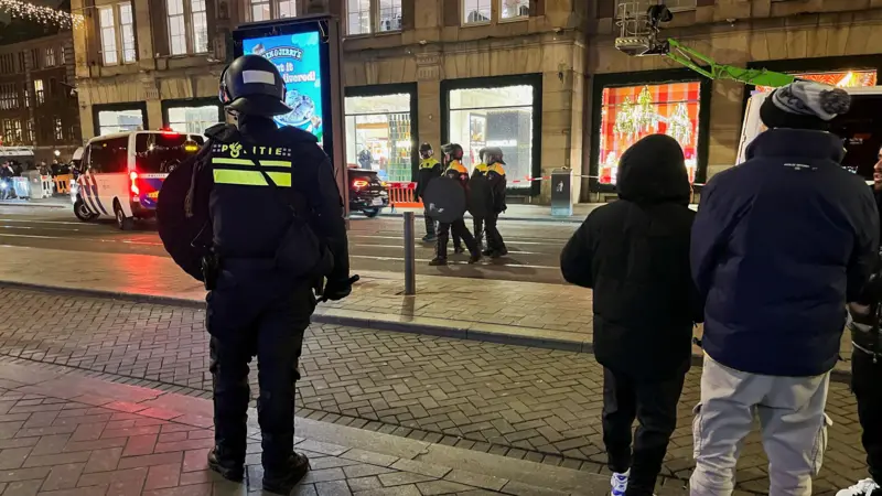 Amsterdamda israilli futbol azarkeşləri 