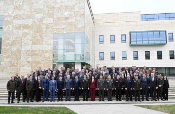 NATO komandanı Azərbaycana gəldi