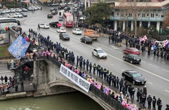 Gürcüstan xalqı rusiyapərəst rejimə qarşı “Birlik zənciri” yaratdı...- Soydaşlarımız da qoşuldu...-FOTOLAR