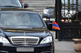 Пашинян сокращает количество служебных автомобилей министерств