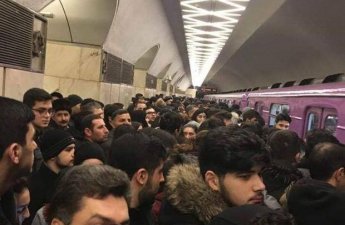 Metroda qatarların hərəkəti ləngiyir