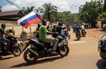 Burkina-Faso sakinləri bu hadisəni Rusiya bayraqları altında bayram etdi...-