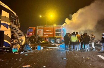 Türkiyədə ağır yol qəzası olub, bir nəfər ölüb, 19 nəfər yaralanıb