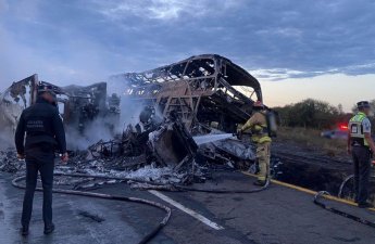 Meksikada avtobusla yük maşınının toqquşması nəticəsində azı 30 nəfər ölüb