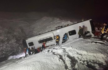 Türkiyədə avtobus aşıb, ölənlər və xəsarət alanlar var - YENİLƏNİB