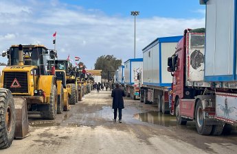 Atəşkəs sazişi əsasında ilk səyyar evlər Qəzzaya daxil olmağa başladı...-VİDEO