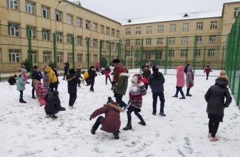 “Universitetlər distanta keçib, məktəblərdə dərs var, nazirlik bunu tənzimləməli idi”-EKSPERT 