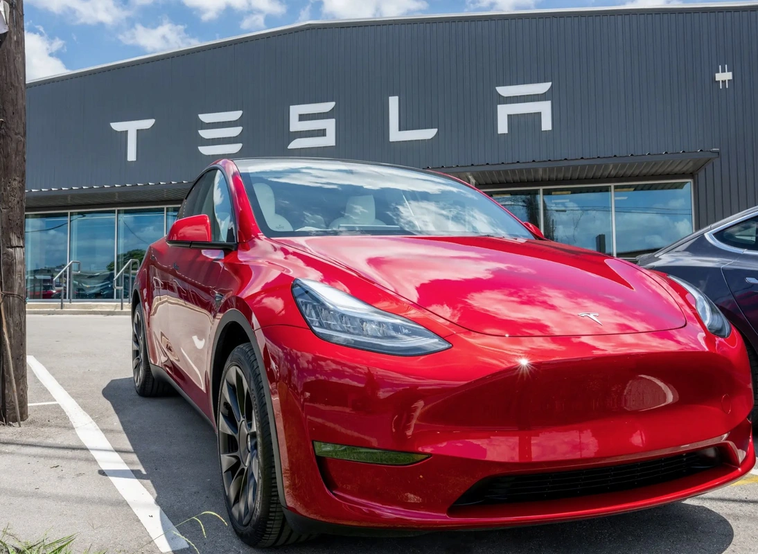 Продажи Tesla в Европе опустились до минимума