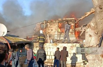 В Гяндже вспыхнул пожар в жилом доме