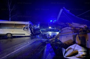 Rusiyada hərbi və mülki avtobusların toqquşması nəticəsində 6 nəfər ölüb