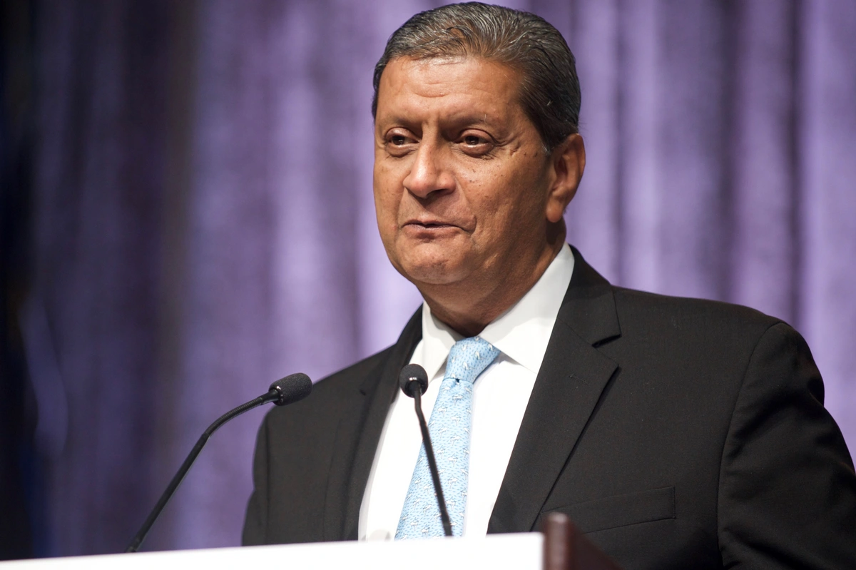 Amir Dossal: 