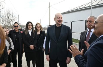 Prezident və xanımı Ağdərədə sakinlərlə - FOTOLAR