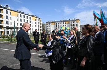 Ağdərənin Suqovuşan kəndində yaşayış kompleksi istifadəyə verilib, sakinlərə evlərin açarları təqdim olunub