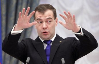 Медведев назвал Макрона и Мерца «редкими уродами»