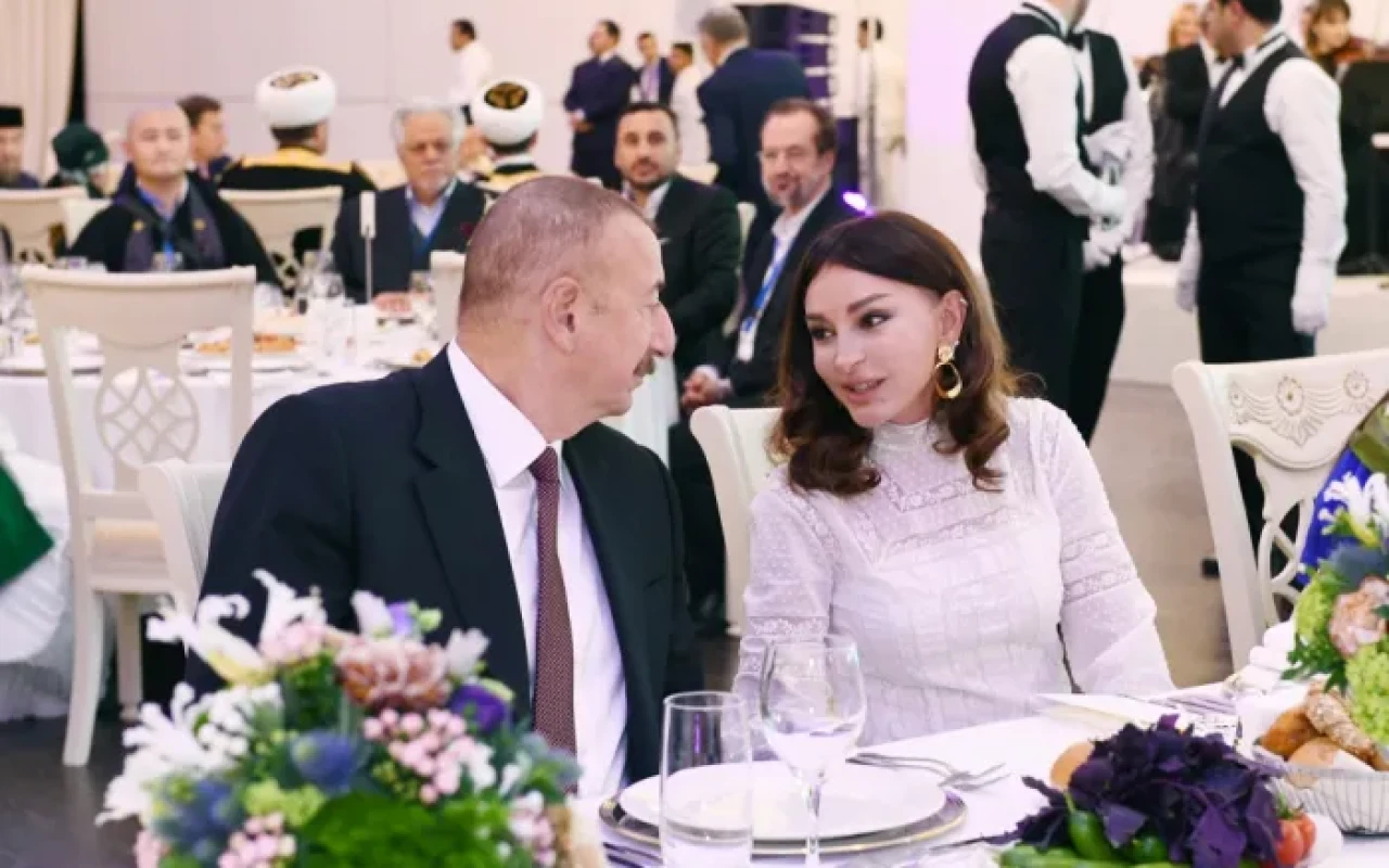İlham Əliyev Çində dövlət başçıları və xanımlarının şərəfinə verilən ziyafətdə iştirak etdi