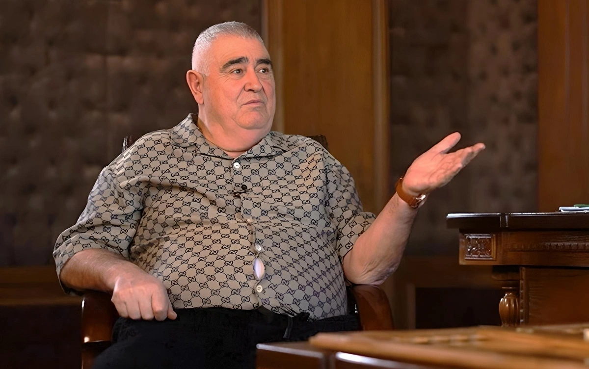 Şərurlu İsfəndiyar: 