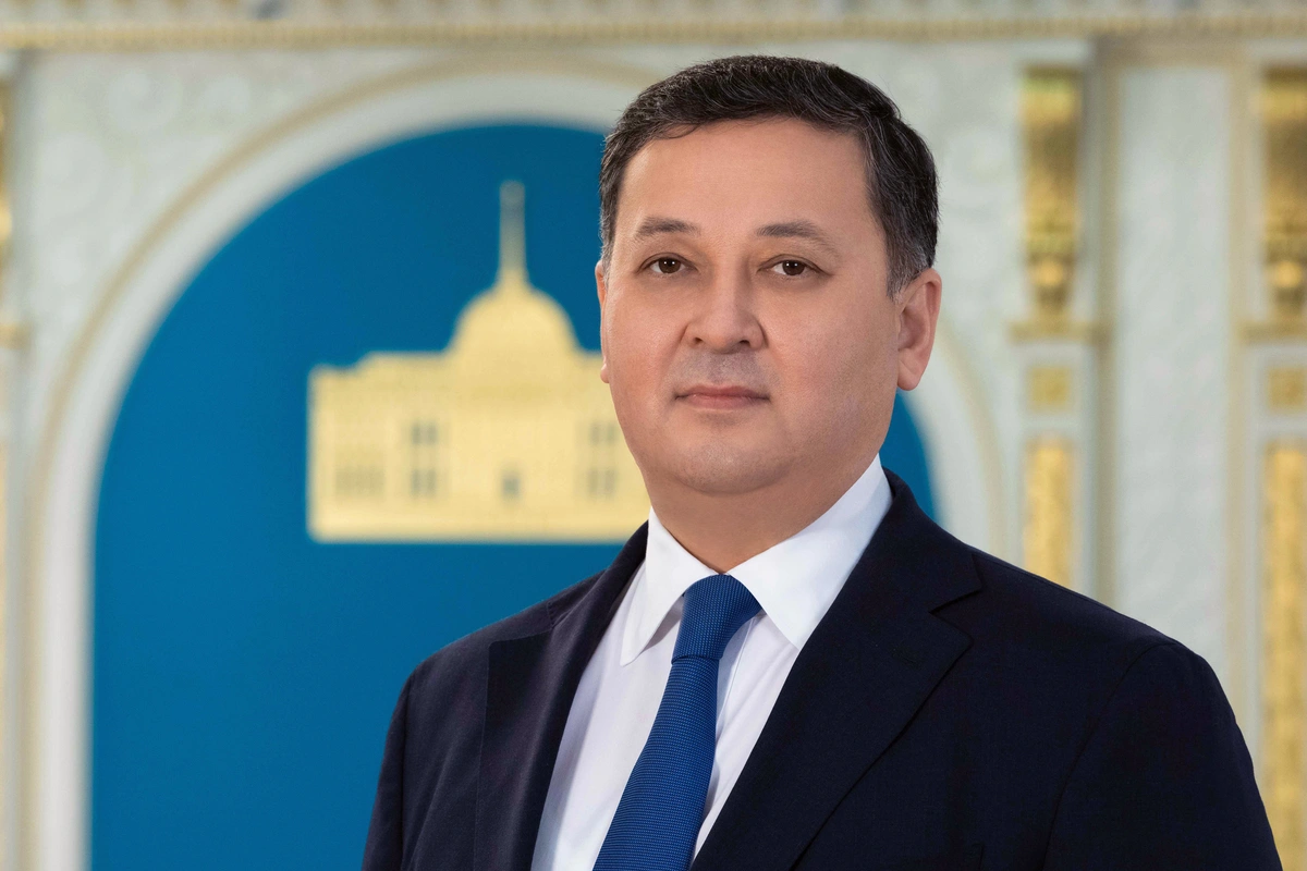 Qazaxıstanın xarici işlər naziri və yüksək rütbəli məmurlar saxlanıldı